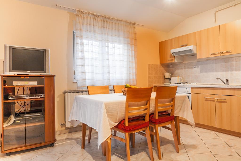 Apartment Aldo พูลา ห้อง รูปภาพ